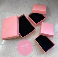 8X8X3 PEMBE SÜNGERLİ TAKI KUTUSU (25'li PKT)