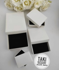 8x6x3 BEYAZ SÜNGERLİ TAKI KUTUSU   (25 li pkt )