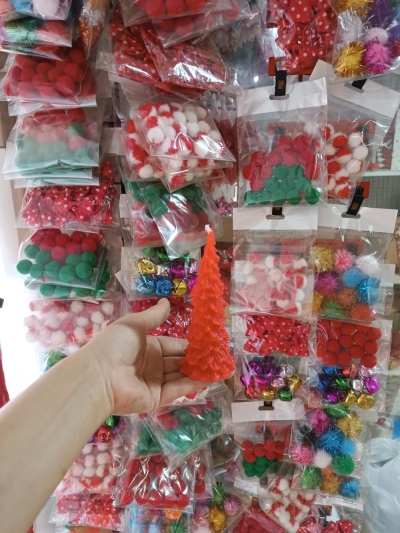 Kırmızı büyük boy Çam ağacı