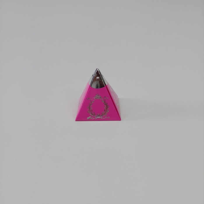 6x6x6 Fuşya Gümüş Yaldızlı Piramit Kutu 25 'li pakettir 