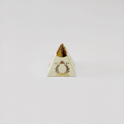 6x6x6 Krem Altın Yaldızlı Piramit Kutu 25 'li pakettir 