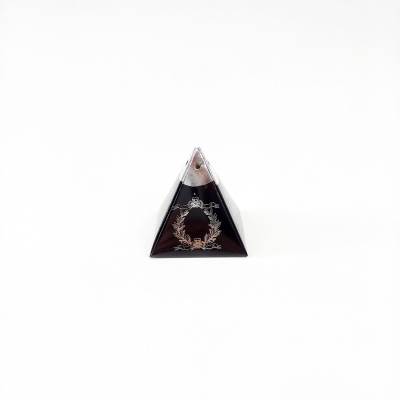 6x6x6 Siyah Gümüş Yaldızlı Piramit Kutu 25 'li pakettir 