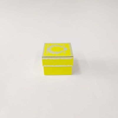 8x8x6 Gümüş Yaldızlı Sarı Kutu
